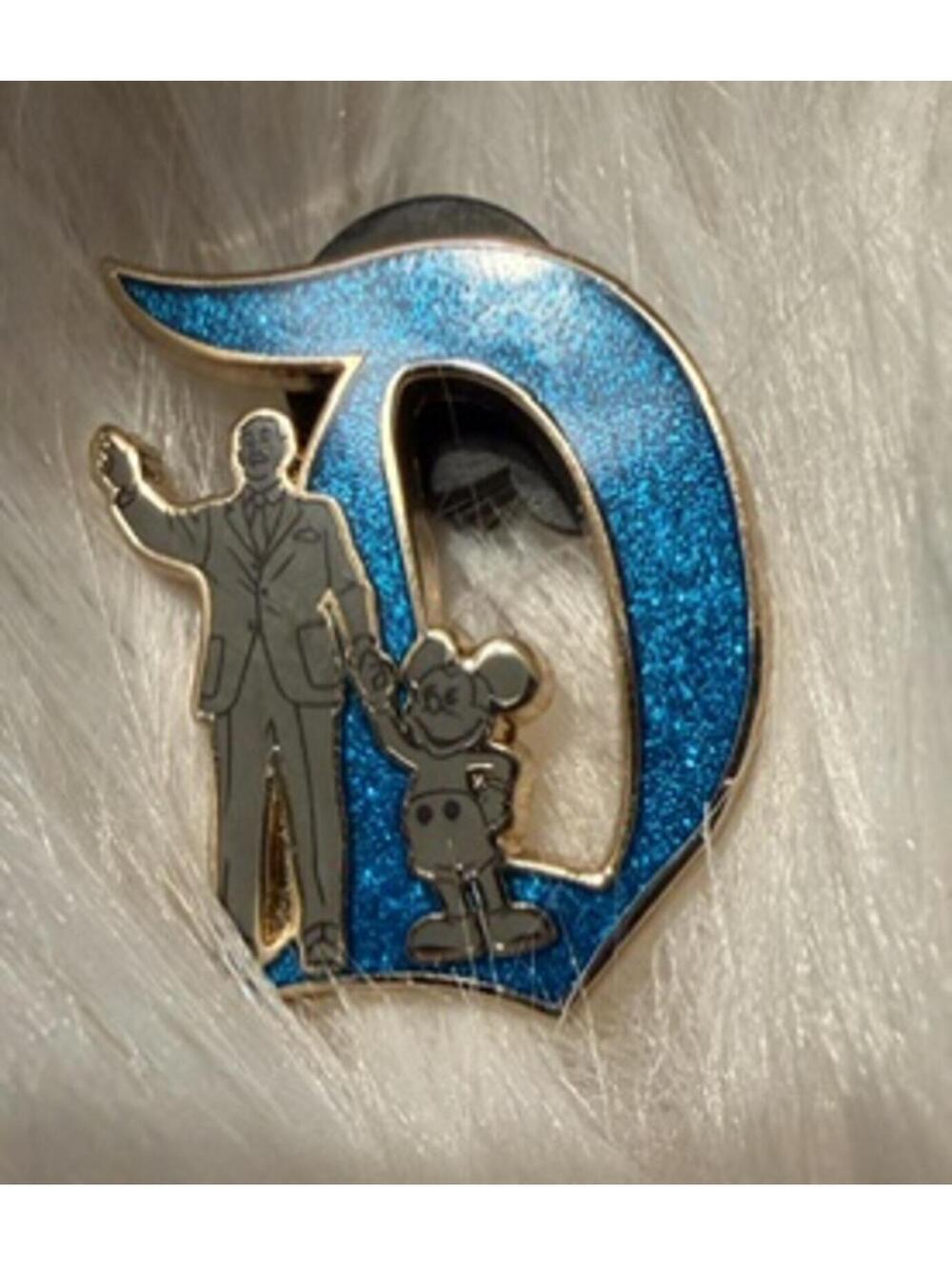 2025 Disney Walt Mickey Glitter D Key to Disneyland 70th Pin